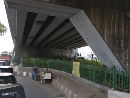 Penyiraman Tanaman di Kolong Flyover Terkendala 