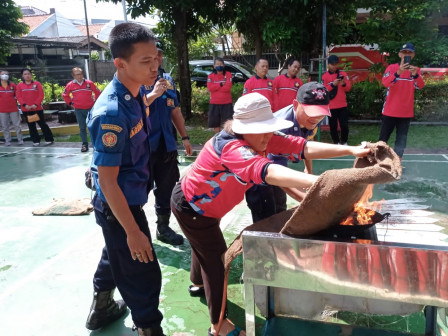 Simulasi Penanganan Kebakaran Kelurahan Meruya Utara