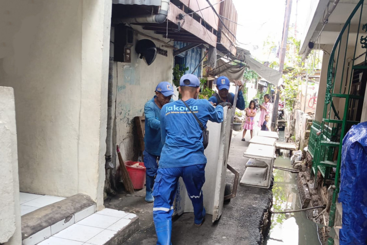 Saluran Air di Jalan Kebon Kacang 43 Dinormalisasi 