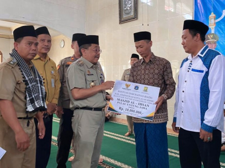 Bupati Sambangi Masjid Al-Ikhsan di Pulau Untung Jawa