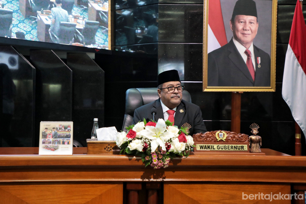 Rano Bacakan Penjelasan Gubenur tentang Ranperda RPIP 
