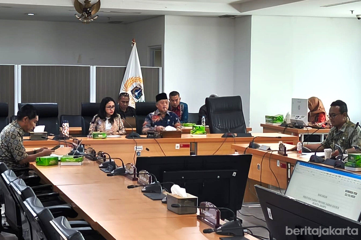 Rapat finalisasi akhir rancangan aturan pelarangan merokok oleh Pansus DPRD DKI Jakarta