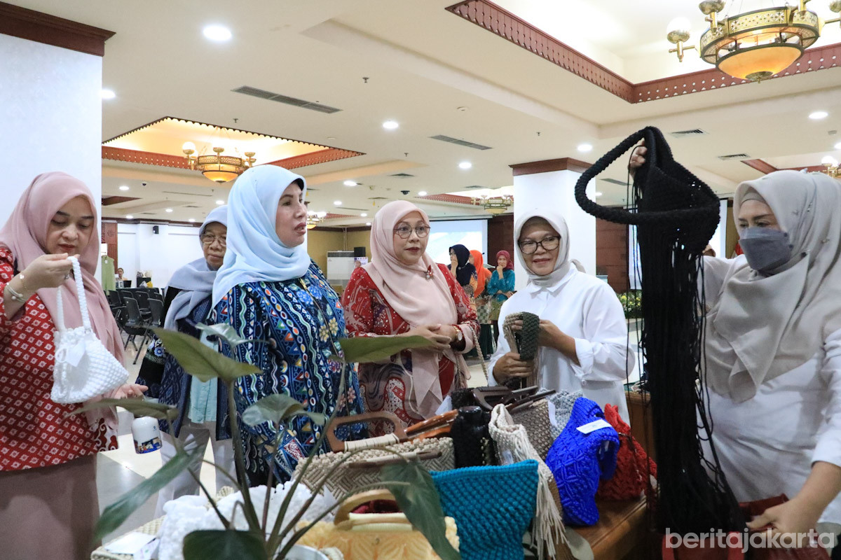 Perajin Ikuti Kurasi Produk Dekranasda Jaksel
