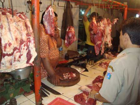 Memasuki Ramadhan, Sudin Peternakan Jakpus Sidak Daging di Pasar