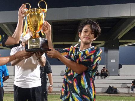 Tim Sepakbola Jakarta 69 FC Berhasil Rebut Piala Fun Football JIS 2022 