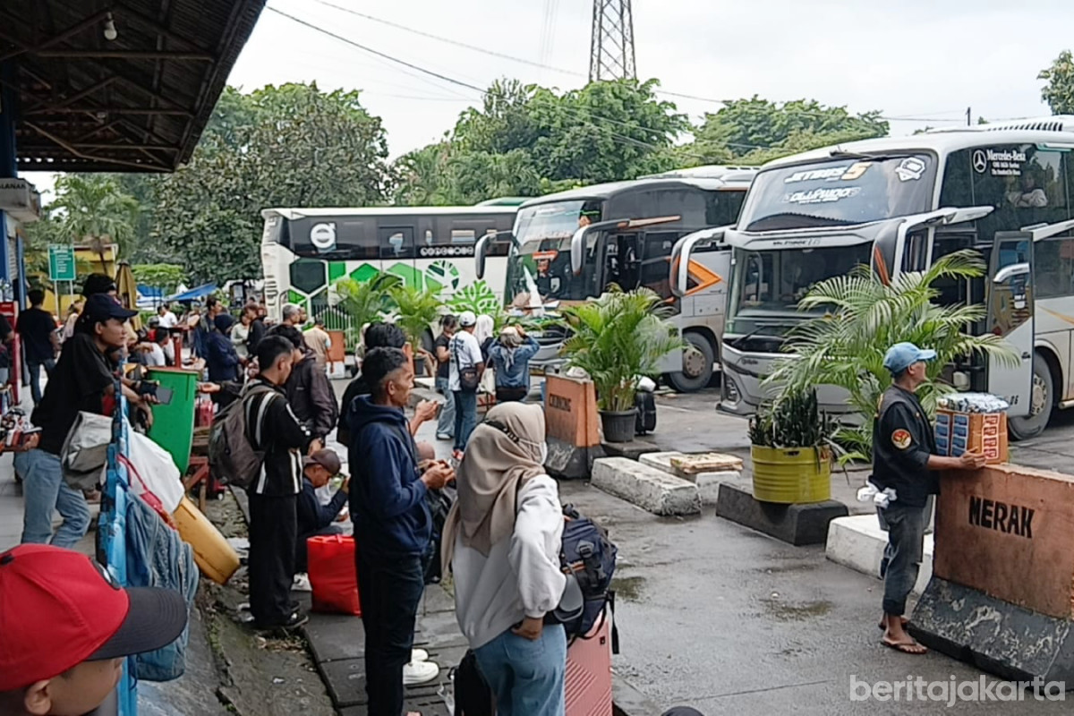 H-3 Libur Nataru, Pemudik Mulai Melonjak di Terminal Bus Kampung Rambutan 