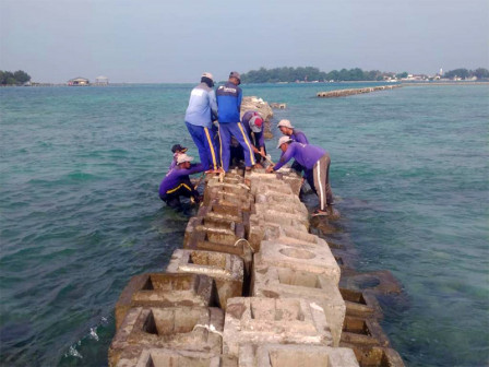 Sudin SDA Kepulauan Seribu Perbaiki Breakwater Pulau Panggang