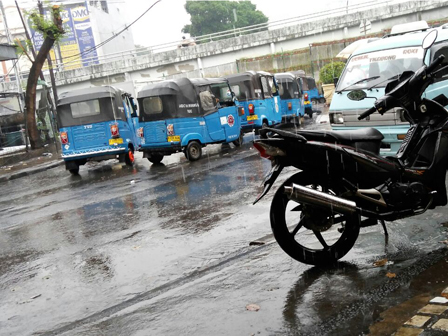 Bajaj dan Angkot Ngetem di Jl Jatibaru Dikeluhkan