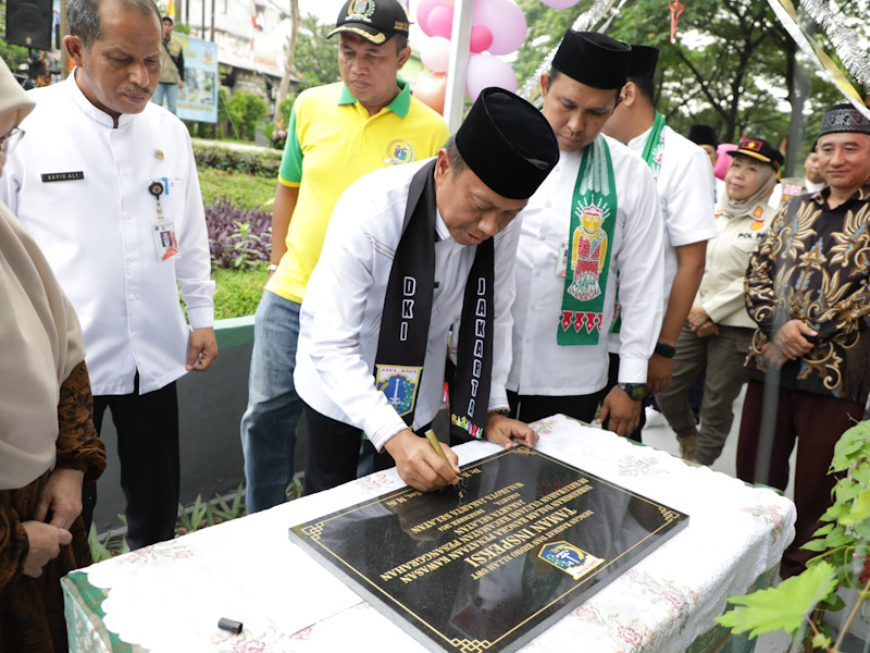 Walkot Jaksel Resmikan Penataan Kawasan di Jalan Inspeksi Kali Pesanggrahan 