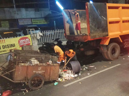 Pengangkutan Sampah di Kecamatan Kemayoran Dilakukan Malam Hari 