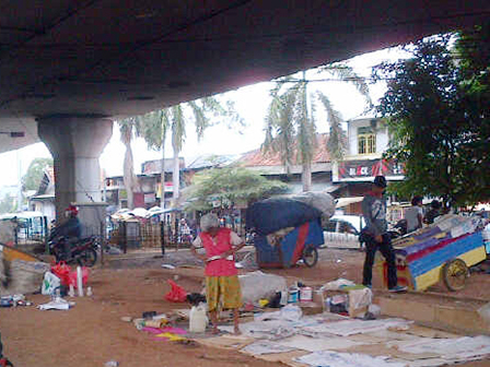 Kolong Fly Over Kampung Melayu Memprihatinkan