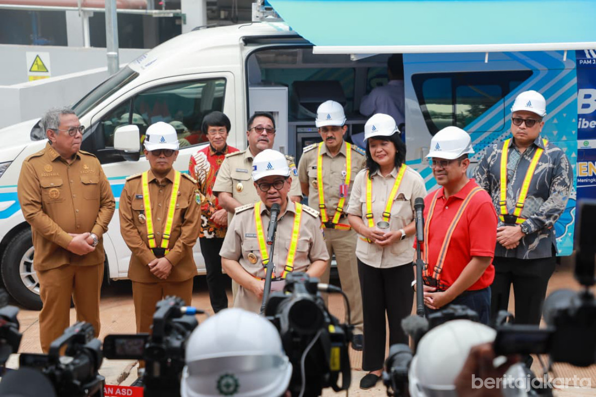 Gubernur DKI Jakarta, Pramono Anung memberikan keterangan pers setelah peresmian IPA Pesanggrahan