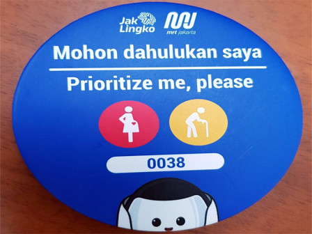  MRT Jakarta Sediakan Pin Khusus Untuk Penumpang Prioritas