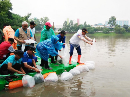  200 Ribu Benih Ikan Ditebar di Danau Elok Penggilingan 