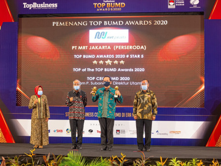 PT MRT Jakarta Raih Tiga Penghargaan Top BUMD