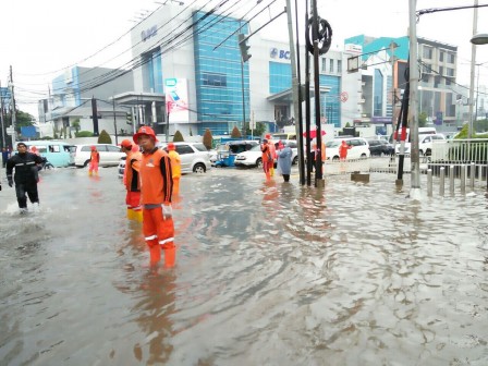 Saluran Phb Meluber, Perempatan Arion Tergenang 50 Sentimeter