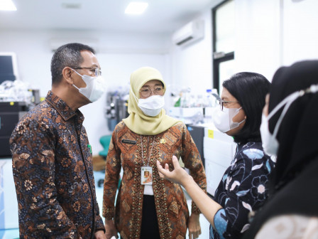 Heru Tinjau Kesiapan Labkesda DKI Sebagai Rujukan Pemeriksaan Toksikologi se-Indonesia