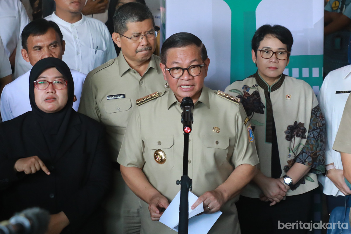 Pramono memberikan keterangan pers setelah pembukaan Job Fair Disabilitas 2025