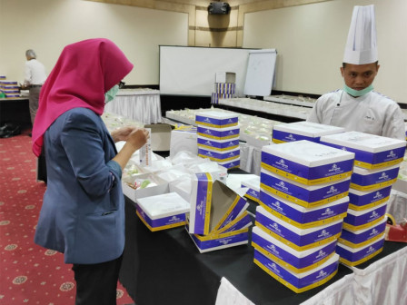  300 Kilogram Daging Qurban Diolah di Grand Cempaka Hotel	