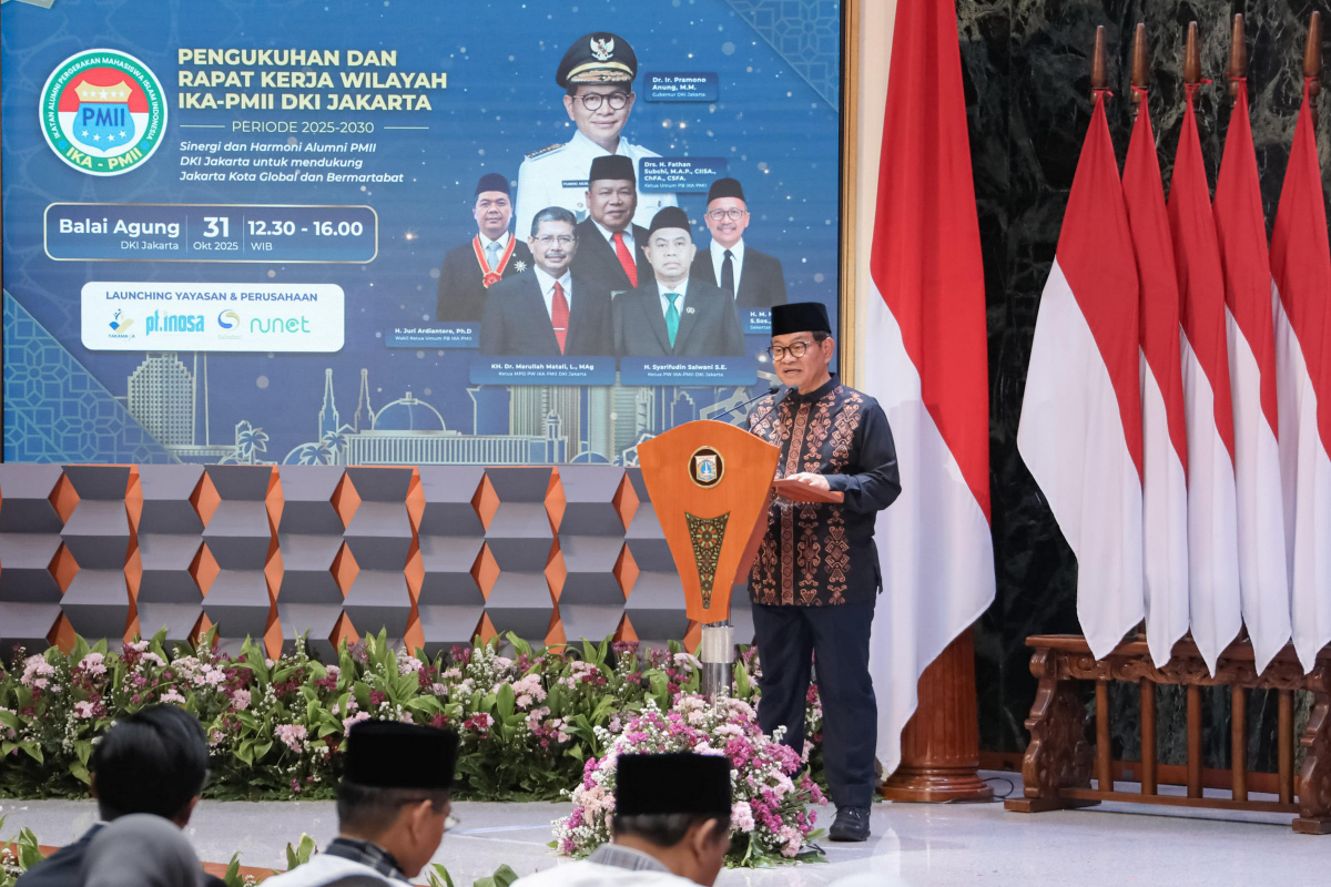 Pramono Anung memberikan kata sambutan pada pengukuhan IKA PMII DKI Jakarta