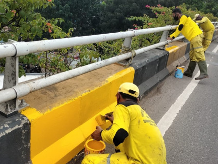 Dinas Bina Marga Percantik Dua Dinding Beton Flyover di Jaksel