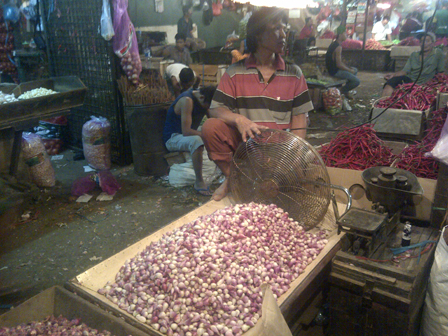 Jelang Puasa, Harga Bawang Merah Turun