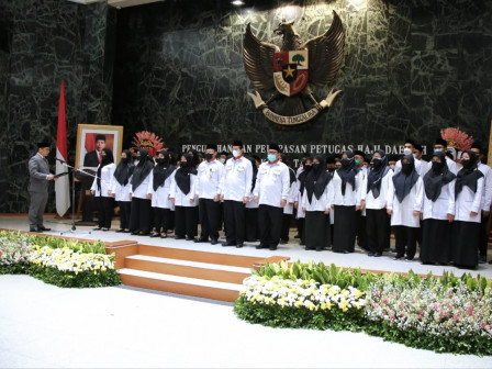 Wagub Ariza Kukuhkan 56 Petugas Haji Jakarta 2022