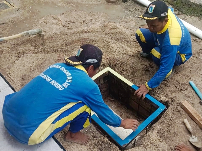 Pasukan Biru Selesaikan Pembuatan Tiga Sumur Resapan di Pulau Sabira