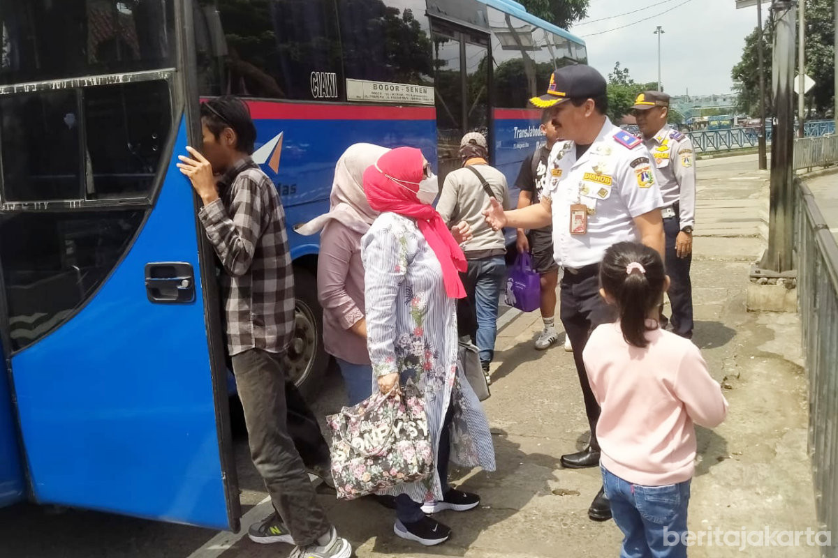 Arus Mudik Masih Tinggi di Terminal Bus Kampung Rambutan 