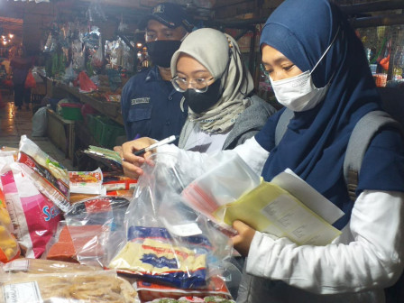  70 Personel Gabungan Lakukan Pengawasan Produk Pangan di Lima Pasar Tradisional di Jaktim 