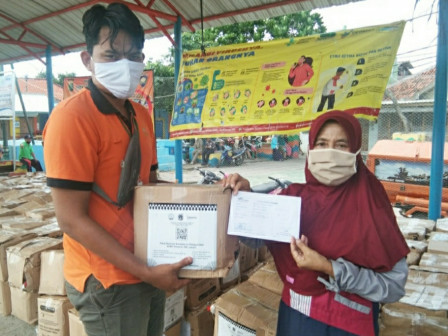 Kelurahan Pulau Panggang Distribusikan 2.294 Paket Bantuan Sosial