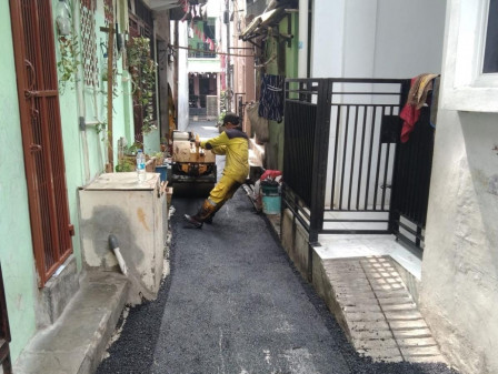 Jalan Rusak di Kota Bambu Selatan Mulai Diperbaiki