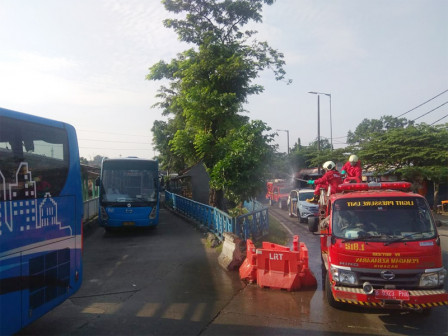  Terminal Bus Kampung Rambutan Disemprot Cairan Disinfektan