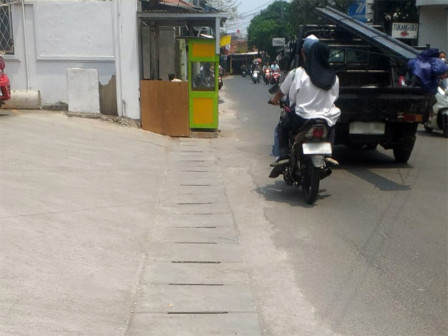  Penataan Saluran Air di Jalan Bojong Raya Rampung