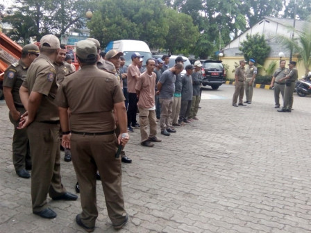  Menyalahi IMB, Dua Bangunan di Jalan Industri Dibongkar 