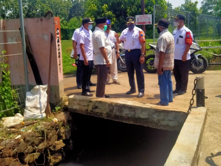 Atasi Genangan, Pemkot Jaktim Akan Keruk Embung di TMB Bambu Apus