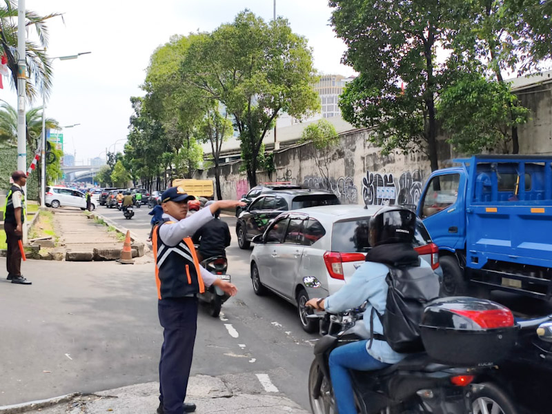 Atasi Kemacetan TB Simatupang, Pramono: Penggunaan Trotoar Hanya di Tujuh Titik 