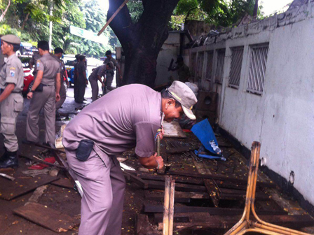 Warung di Sepanjang Jl Manggarai Utara Dibongkar