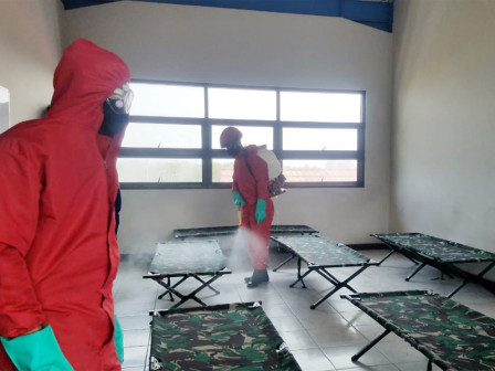 Gedung Sekolah di Kepulauan Seribu Disemprot Disinfektan