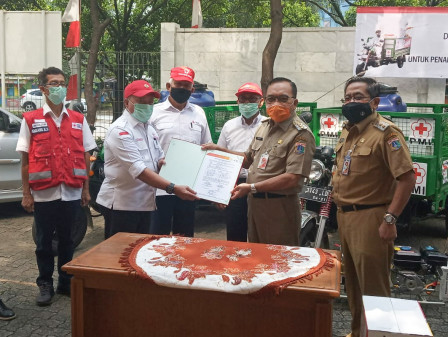 Pemkab Terima Bantuan Peralatan Disinfektanisasi dan Paket PHBS dari PMI DKI Jakarta