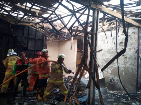 Kebakaran Lima Kontrakan di Halim Berhasil Didapamkan