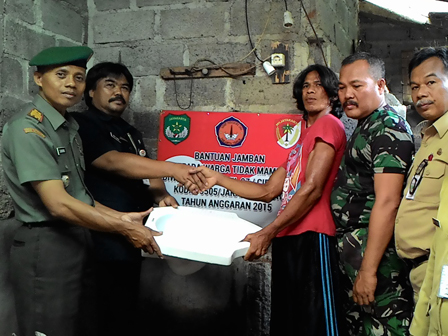 Warga Sambut Gembira Program Pembuatan Jamban Gratis