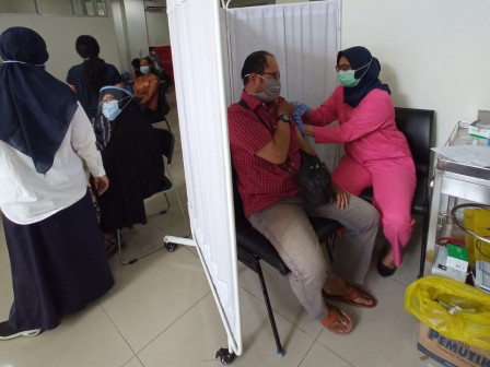 RSUD Cipayung Layani Vaksinasi COVID Setiap Hari untuk Warga DKI dan Non DKI