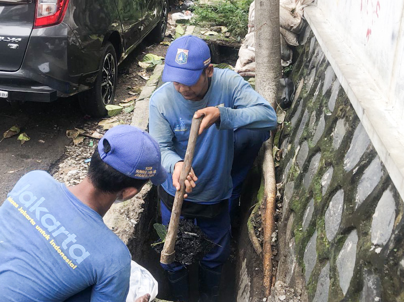 SDA Jakpus Kuras Saluran di Jl Kebon Pala 3