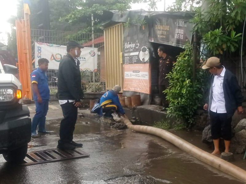 Genangan di Jalan Cacing Berangsur Surut 