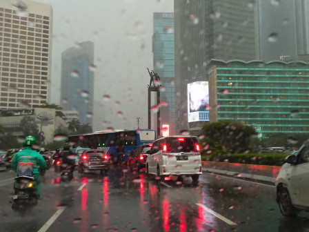 BMKG Prediksi Sebagian Wilayah Jakarta Diguyur Hujan Saat Malam Tahun Baru