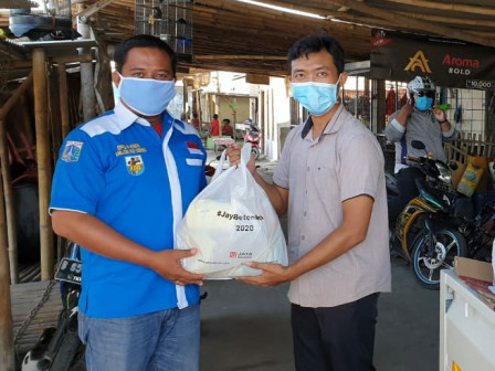 KNPI Kepulauan Seribu Distribusikan Bantuan Sembako dan Masker Untuk Warga