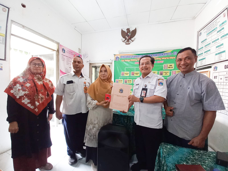https://multimedia.beritajakarta.id/photo/2014_508c75c8507a2ae5223dfd2faeb98122/30 Warga Kelapa Gading Timur Manfaatkan Layanan Digitalisasi Arsip Keluarga