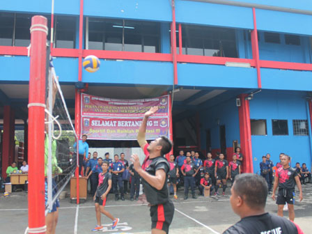  12 Tim Ikuti Turnamen Volley HUT Damkar 