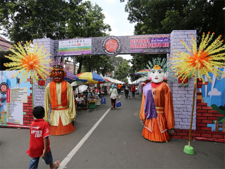 Karnaval Budaya hiasi festival Palang Pintu ke 12 di Kemang